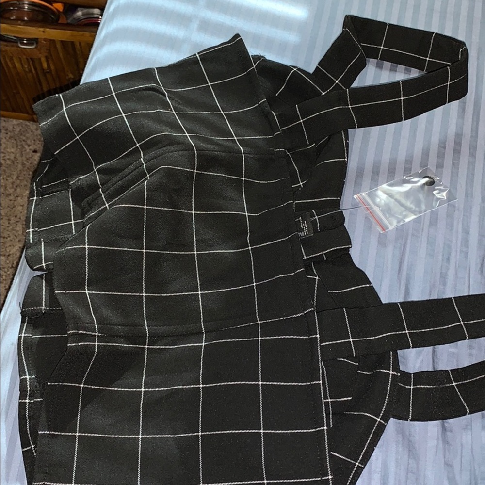 Black crop top with white stripes - Picture 5 of 5